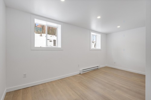 Chambre à coucher - 5 Rue Beaulne, Waterloo, QC - Indoor Photo Showing Other Room