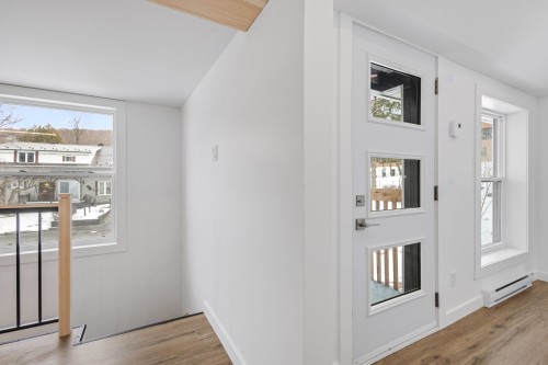 Hall d'entrée/Vestibule - 5 Rue Beaulne, Waterloo, QC - Indoor Photo Showing Other Room