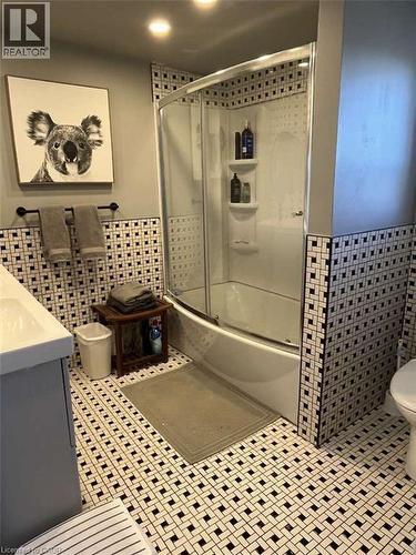 735 Beach Boulevard, Hamilton, ON - Indoor Photo Showing Bathroom