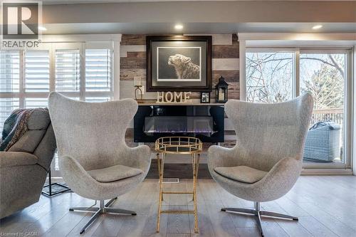 735 Beach Boulevard, Hamilton, ON - Indoor Photo Showing Living Room