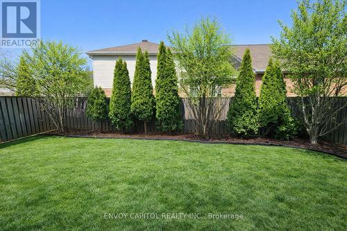 402 Palamino Place, Waterloo, ON - Outdoor