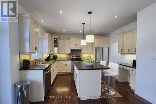 402 Palamino Place, Waterloo, ON - Indoor Photo Showing Kitchen With Double Sink With Upgraded Kitchen