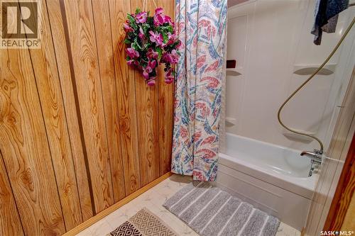 4550 2Nd Avenue, Regina, SK - Indoor Photo Showing Bathroom