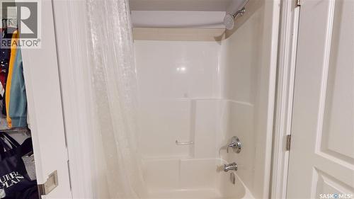 214 412 Willowgrove Square, Saskatoon, SK - Indoor Photo Showing Bathroom