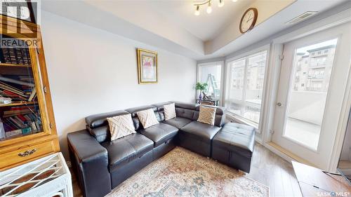 214 412 Willowgrove Square, Saskatoon, SK - Indoor Photo Showing Living Room