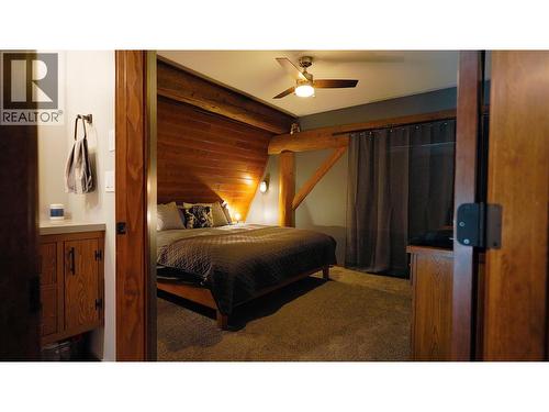 Lodge - Mirrored Primary Bedrooms - 475 Bluenose Road, Coldstream, BC 
