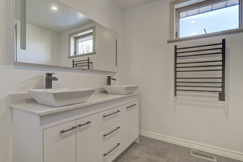 Salle de bains - 268 Alice-Carrière Street, Beaconsfield, QC - Indoor Photo Showing Bathroom
