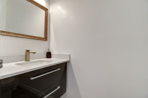 Salle d'eau - 268 Alice-Carrière Street, Beaconsfield, QC - Indoor Photo Showing Bathroom