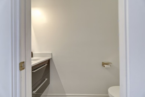 Salle d'eau - 268 Alice-Carrière Street, Beaconsfield, QC - Indoor Photo Showing Bathroom