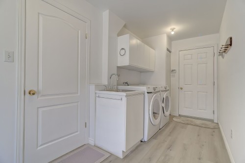 Salle de lavage - 268 Alice-Carrière Street, Beaconsfield, QC - Indoor Photo Showing Laundry Room