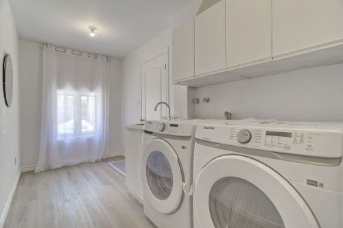 Salle de lavage - 268 Alice-Carrière Street, Beaconsfield, QC - Indoor Photo Showing Laundry Room