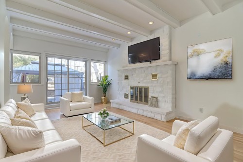 Salle familiale - 268 Alice-Carrière Street, Beaconsfield, QC - Indoor Photo Showing Living Room With Fireplace