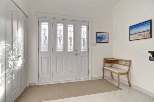 Hall d'entrée/Vestibule - 268 Alice-Carrière Street, Beaconsfield, QC - Indoor Photo Showing Other Room