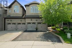 2092 PINEVALLEY CRESCENT  Oakville, ON L6H 6L8
