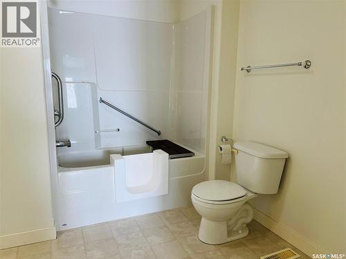 29 500 Battleford Trail, Swift Current, SK - Indoor Photo Showing Bathroom