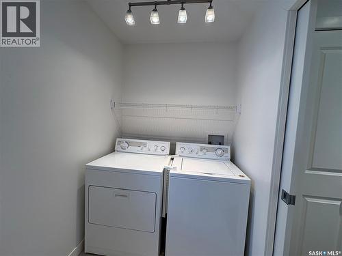 29 500 Battleford Trail, Swift Current, SK - Indoor Photo Showing Laundry Room