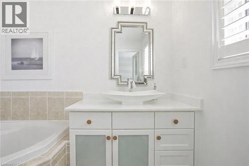 4020 Alexan Crescent, Burlington, ON - Indoor Photo Showing Bathroom