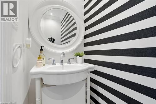 4020 Alexan Crescent, Burlington, ON - Indoor Photo Showing Bathroom