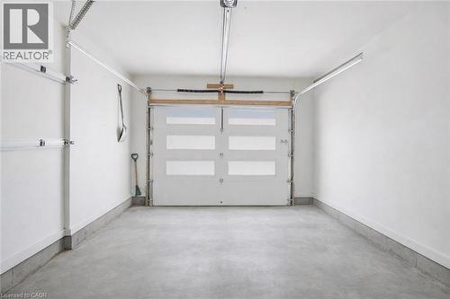 4020 Alexan Crescent, Burlington, ON - Indoor Photo Showing Garage
