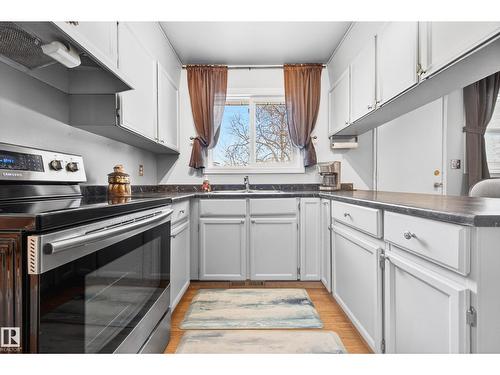 4112 30 Av Nw, Edmonton, AB - Indoor Photo Showing Kitchen
