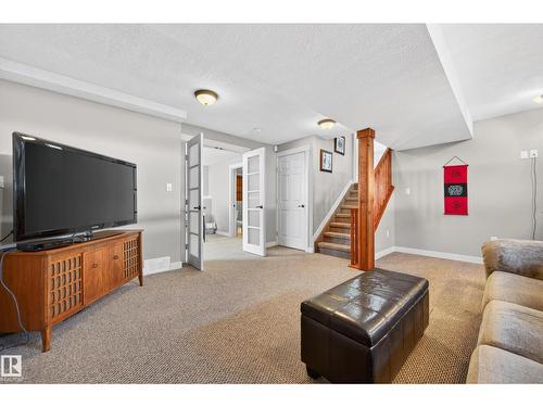 4112 30 Av Nw, Edmonton, AB - Indoor Photo Showing Living Room