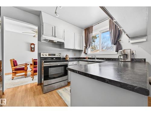 4112 30 Av Nw, Edmonton, AB - Indoor Photo Showing Kitchen