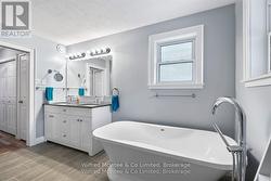 Master Ensuite - 