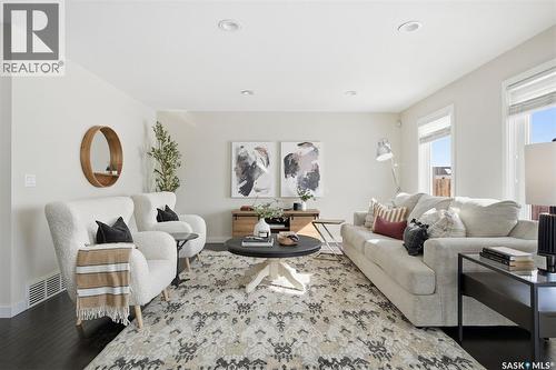 434 Pichler Crescent, Saskatoon, SK - Indoor Photo Showing Living Room