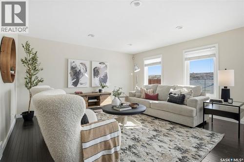434 Pichler Crescent, Saskatoon, SK - Indoor Photo Showing Living Room