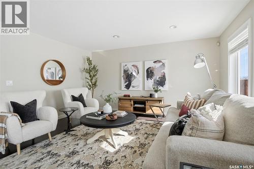 434 Pichler Crescent, Saskatoon, SK - Indoor Photo Showing Living Room