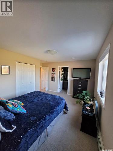 3 & 4 825 Gladstone Street E, Swift Current, SK - Indoor Photo Showing Bedroom