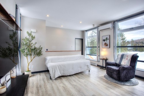 Salon - 103 Ch. Baumann, Lac-Saguay, QC - Indoor Photo Showing Bedroom