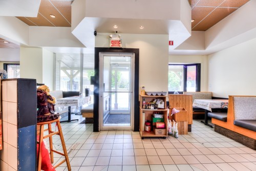 Façade - 244 Rue Principale E., Farnham, QC - Indoor