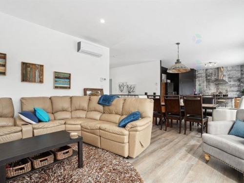Salon - 687 Mtée Gagnon, Sainte-Marguerite-Du-Lac-Masson, QC - Indoor Photo Showing Living Room