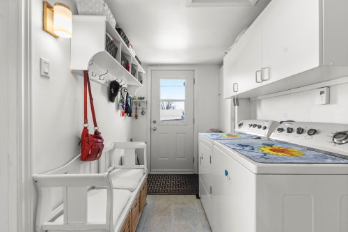 Salle de lavage - 170 Rue St-Joseph, Sainte-Anne-Des-Plaines, QC - Indoor Photo Showing Laundry Room