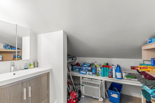 Salle d'eau - 170 Rue St-Joseph, Sainte-Anne-Des-Plaines, QC - Indoor