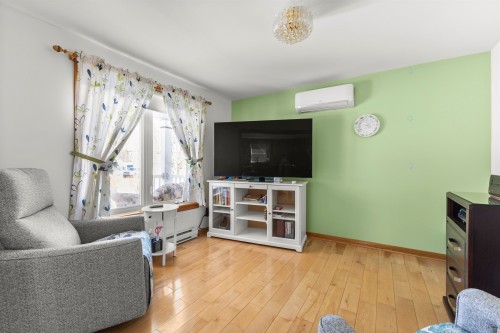 Salon - 170 Rue St-Joseph, Sainte-Anne-Des-Plaines, QC - Indoor Photo Showing Living Room
