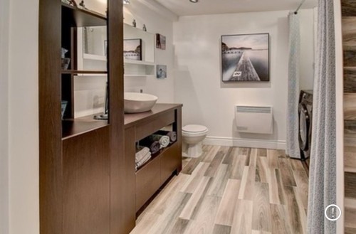 Bathroom - 140 Av. De La Mennais, La Prairie, QC - Indoor Photo Showing Bathroom