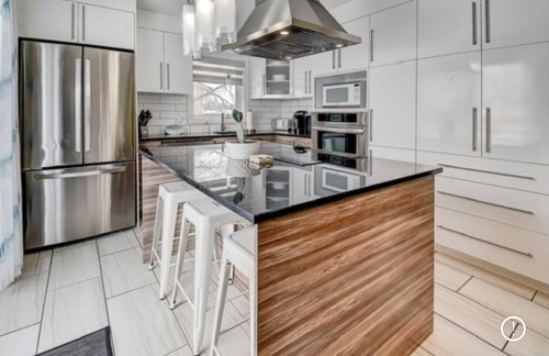 Kitchen - 140 Av. De La Mennais, La Prairie, QC - Indoor Photo Showing Kitchen With Upgraded Kitchen