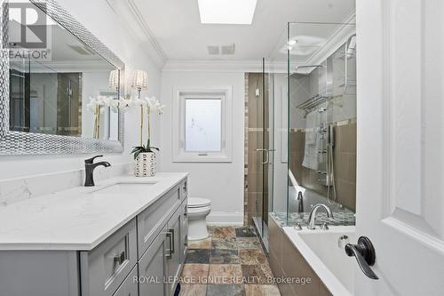 930 Old Derry Road, Mississauga, ON - Indoor Photo Showing Bathroom