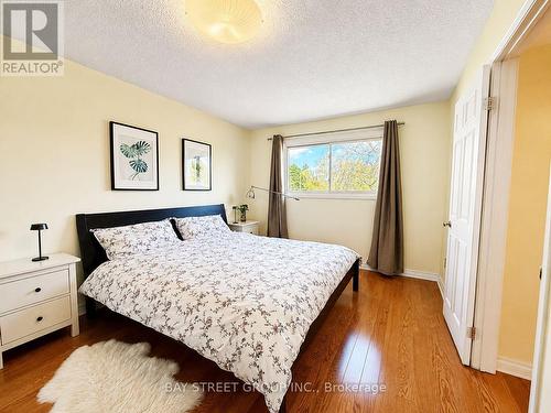 2554 Valencia Road, Mississauga, ON - Indoor Photo Showing Bedroom