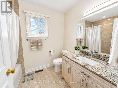 2554 Valencia Road, Mississauga, ON - Indoor Photo Showing Bathroom