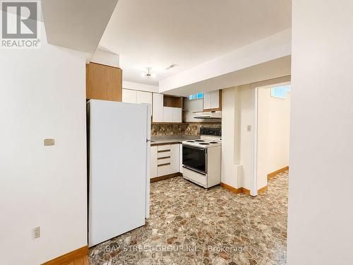 2554 Valencia Road, Mississauga, ON - Indoor Photo Showing Kitchen