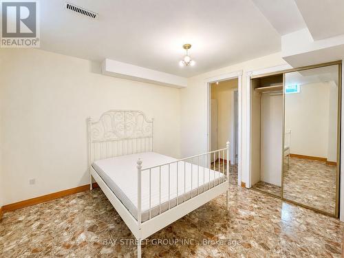 2554 Valencia Road, Mississauga, ON - Indoor Photo Showing Bedroom
