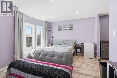 75 Niagara Street, Hamilton, ON - Indoor Photo Showing Bedroom