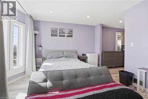 75 Niagara Street, Hamilton, ON - Indoor Photo Showing Bedroom