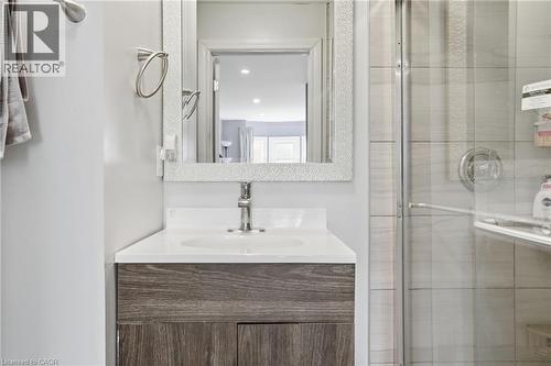 75 Niagara Street, Hamilton, ON - Indoor Photo Showing Bathroom