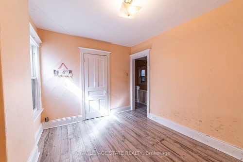 35 Sherman Avenue N, Hamilton, ON - Indoor Photo Showing Other Room