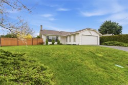 702 Forsyth Ave Parksville, BC V9P 1E7