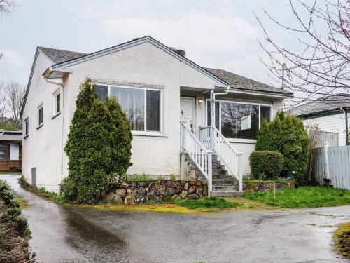 1011 Russell St  Victoria, BC V9A 3Y2